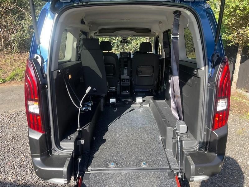 Used Peugeot Rifter Allure 131 HP (96 kW) 2022 Blue MPV