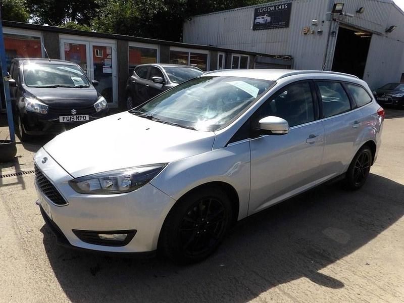 Used Ford Focus Zetec 120 HP (88 kW) 2015 Silver Estate