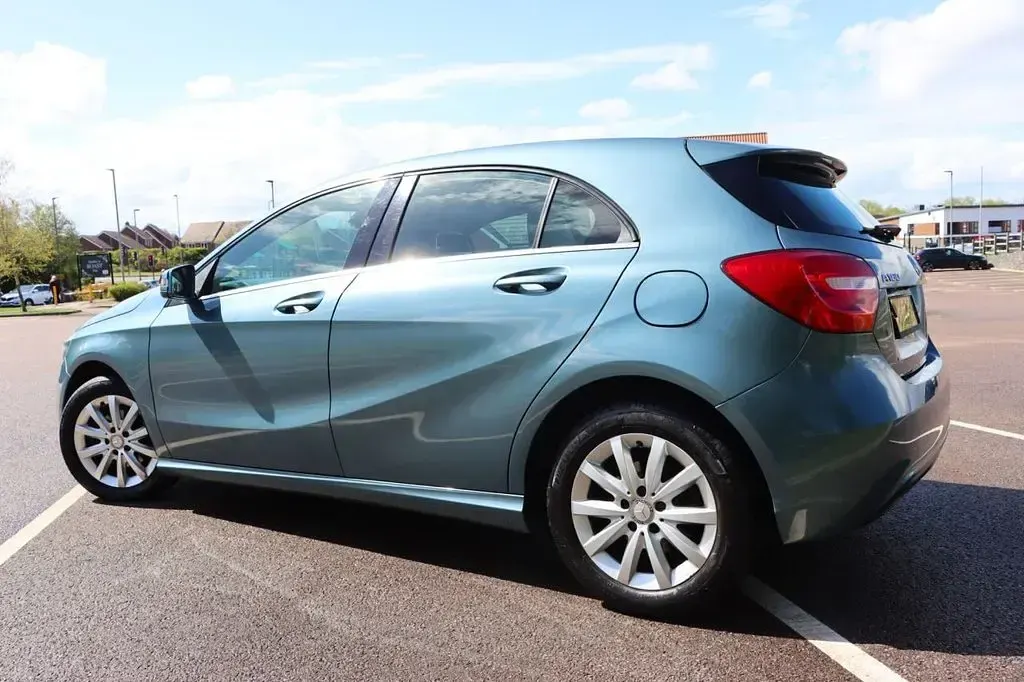 Used Mercedes A180 SE 2013 Blue Hatchback