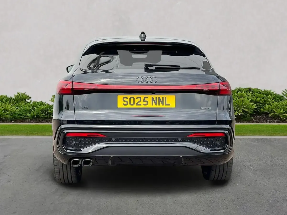 Begagnad Audi Q5 Performance 204 HK (150 kW) 2025 Svart SUV