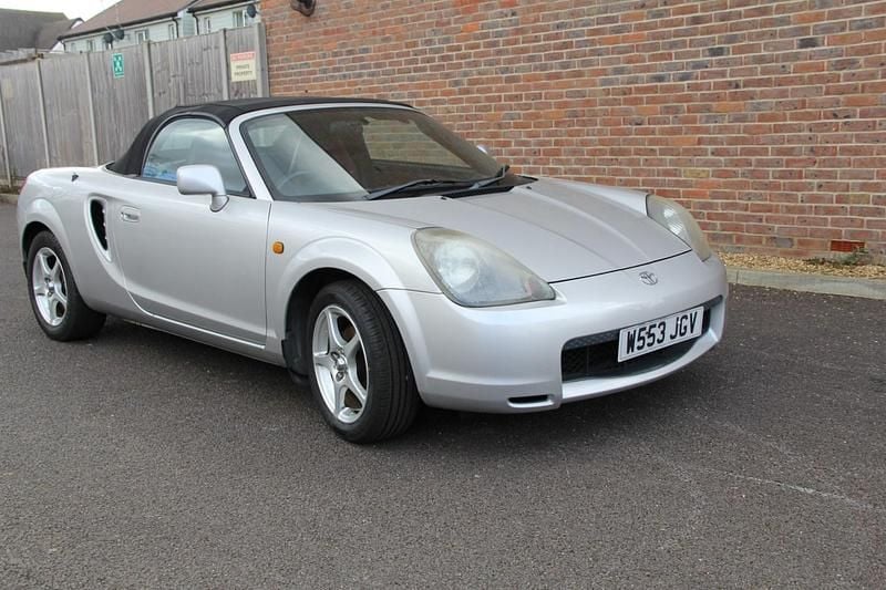 Silver Used 2000 Toyota MR2 Cabriolet | £3,000 (Good price) - Image 1/4