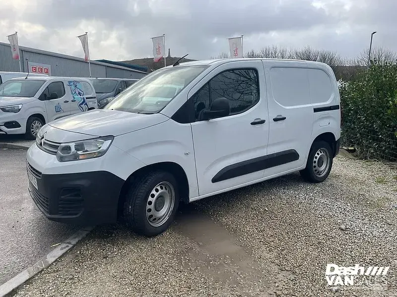 Used Citroën Berlingo 100 HP (73 kW) 2023 White MPV