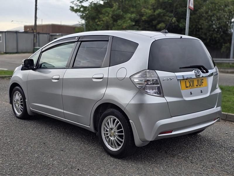 Used Honda Fit Hybrid 117 HP (86 kW) 2011 Silver Hatchback