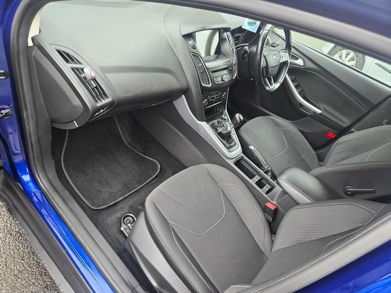 Used Ford Focus Zetec 120 HP (88 kW) 2017 Blue Estate