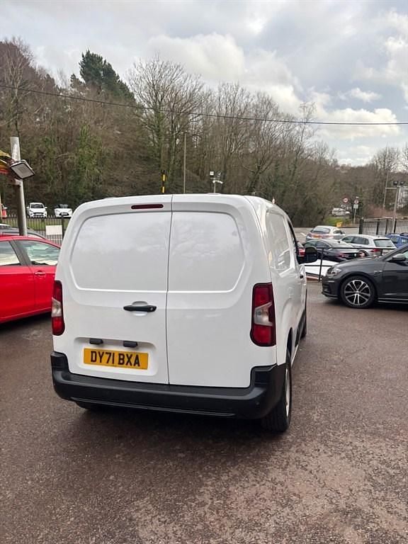 Used Vauxhall Combo 100 HP (73 kW) 2021 White MPV