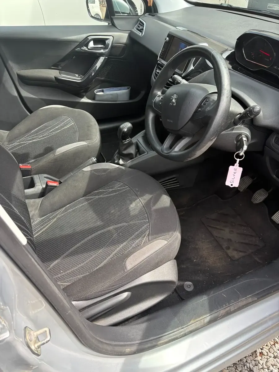 Used Peugeot 208 Active 82 HP (60 kW) 2013 Silver Hatchback