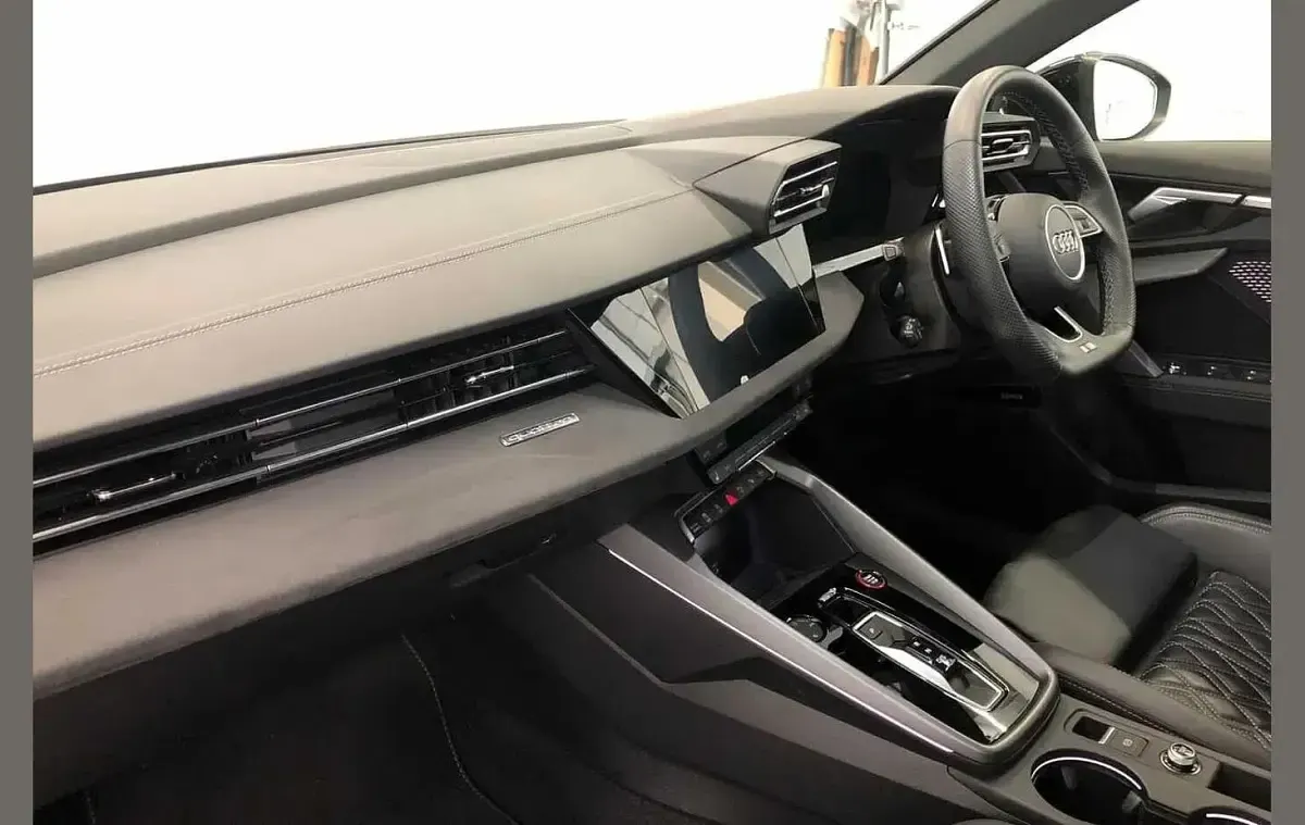 Usado Audi S3 Sportback Black Edition 328 HP (241 kW) 2024 Preto Citadino