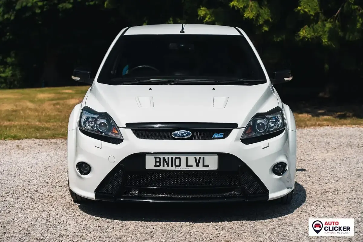 Used Ford Focus RS 301 HP (221 kW) 2010 White Hatchback