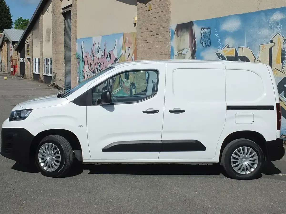Used Citroën e-Berlingo 75 HP (55 kW) 2021 White Van
