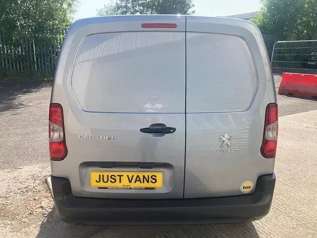 Used Peugeot Partner Premium 100 HP (73 kW) 2023 Grey MPV