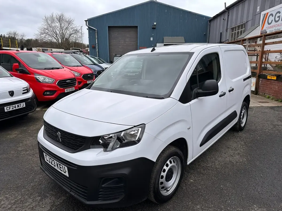 Used Peugeot Partner Premium 131 HP (96 kW) 2023 White MPV