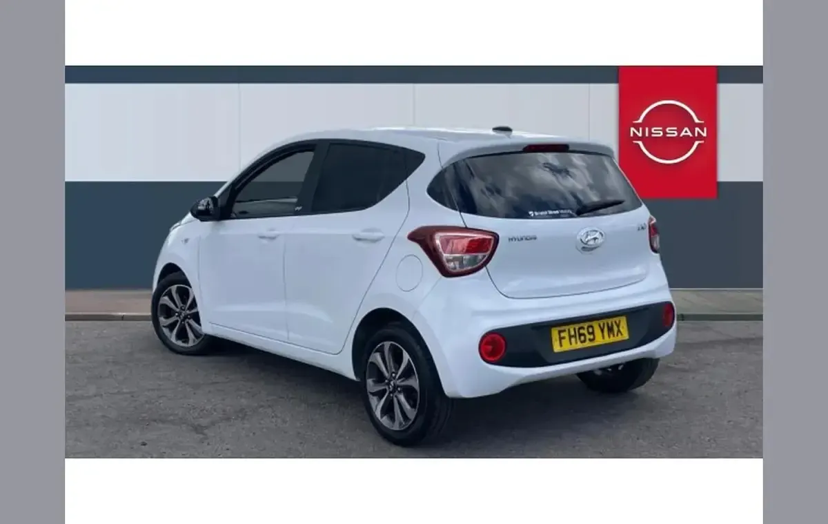 Käytetty Hyundai i10 66 HP (48 kW) 2020 Valkoinen Viistoperä