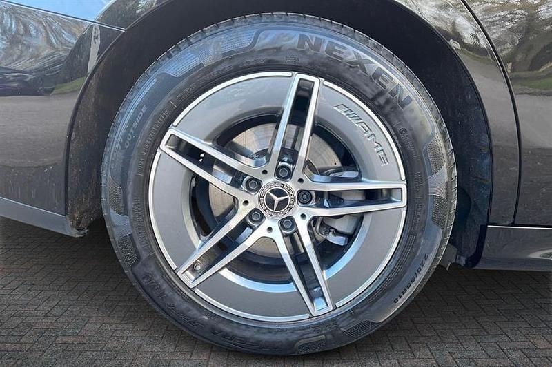 Usado Mercedes E220 AMG line 197 HP (144 kW) 2025 Preto Sedan
