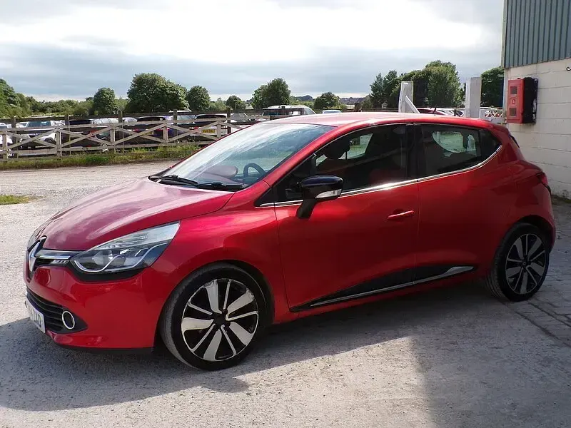 Used Renault Clio Dynamique 90 HP (66 kW) 2014 Red Hatchback