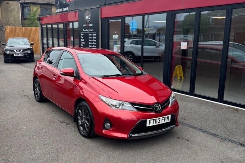 Red Used 2013 Toyota Auris Sport Hatchback | £5,295 (Fair price) - Image 1/1
