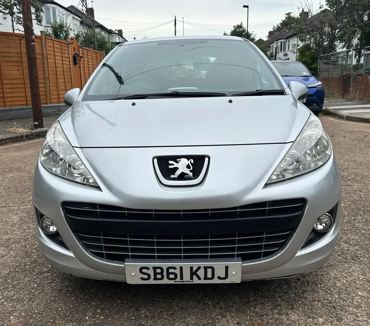 Used Peugeot 207 Active 95 HP (69 kW) 2011 Silver Hatchback