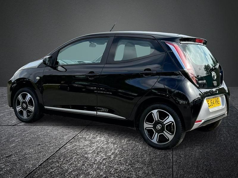 Used Toyota Aygo X-clusiv 68 HP (50 kW) 2015 Black Hatchback
