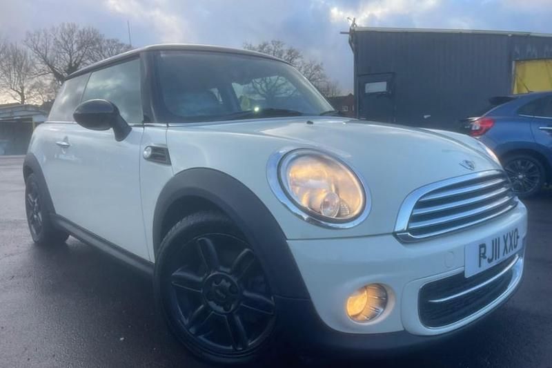 White Used 2011 Mini Cooper D Hatch Hatchback | £2,995 (Fair price) - Image 1/1