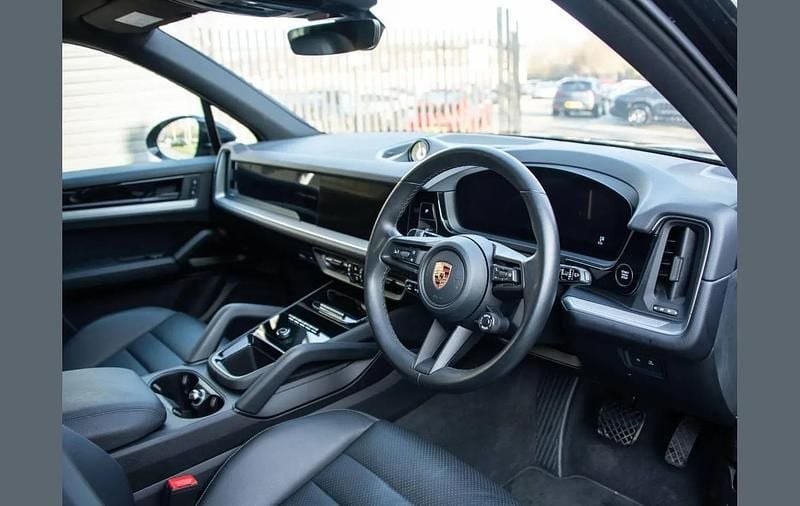 Used Porsche Cayenne 464 HP (341 kW) 2024 Black SUV