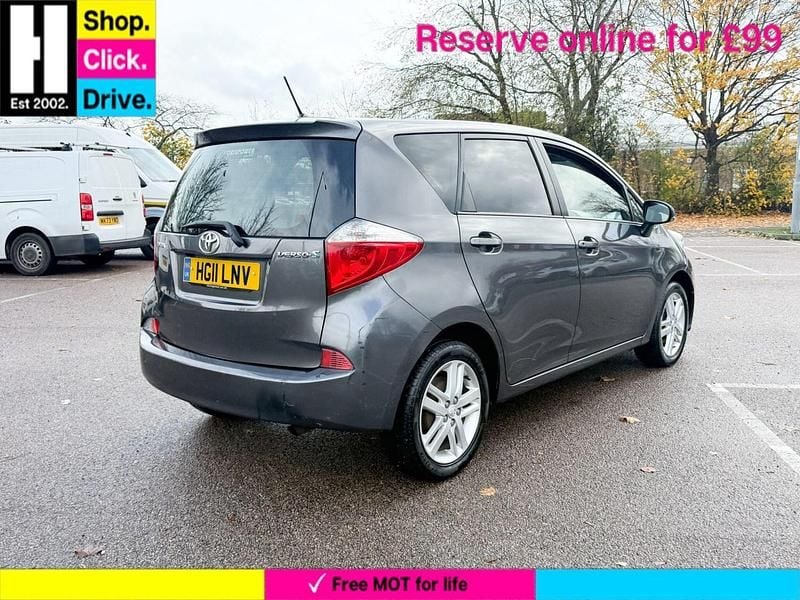 Used Toyota Verso 98 HP (72 kW) 2011 Grey MPV