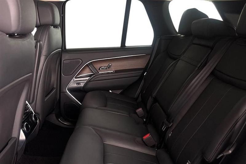 Used Land Rover Range Rover HSE 300 HP (220 kW) 2024 Santorini black SUV