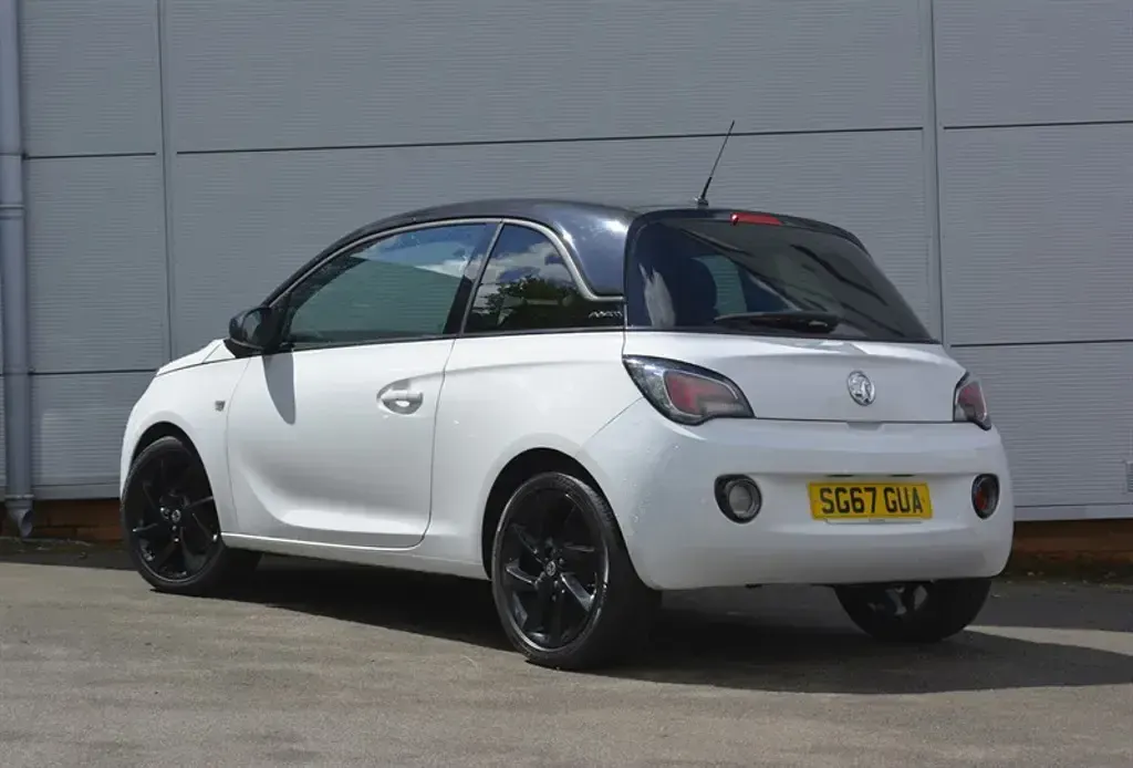 Used Vauxhall Adam S 70 HP (51 kW) 2017 White Hatchback
