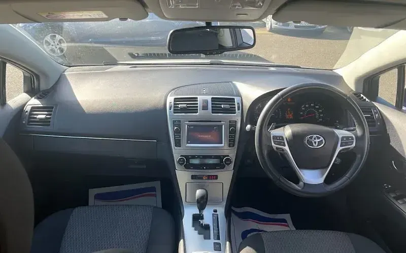 Used Toyota Avensis 150 HP (110 kW) 2014 Silver Sedan