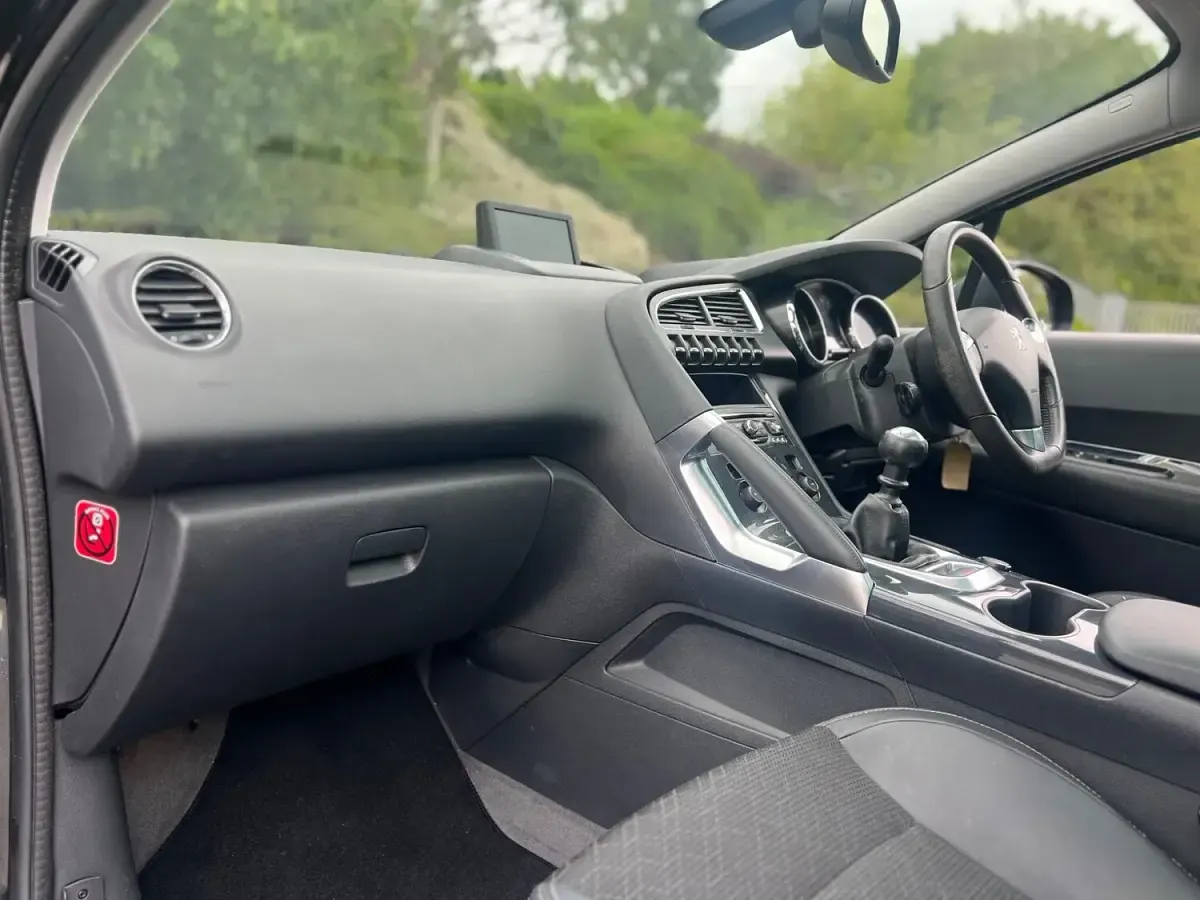 Used Peugeot 3008 Allure 120 HP (88 kW) 2015 Black Estate