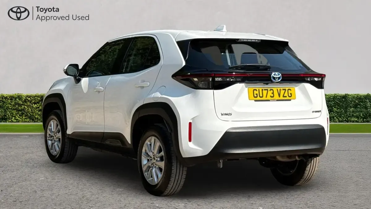 Used Toyota Yaris Cross 116 HP (85 kW) 2023 Pure white SUV
