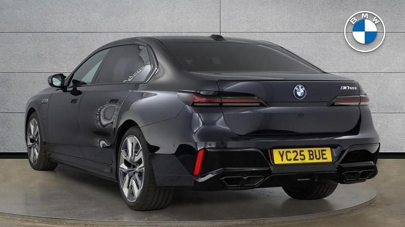 New BMW M760e Comfort Edition 563 HP (414 kW) 2025 Black Sedan