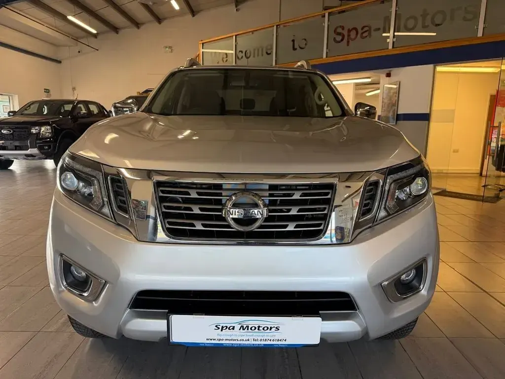 Used Nissan Navara Tekna 190 HP (139 kW) 2019 Silver Pickup