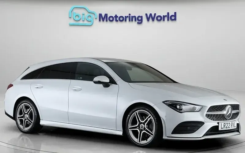 Usado Mercedes CLA180 Shooting Brake AMG line 136 CV (100 kW) 2022 Familiar