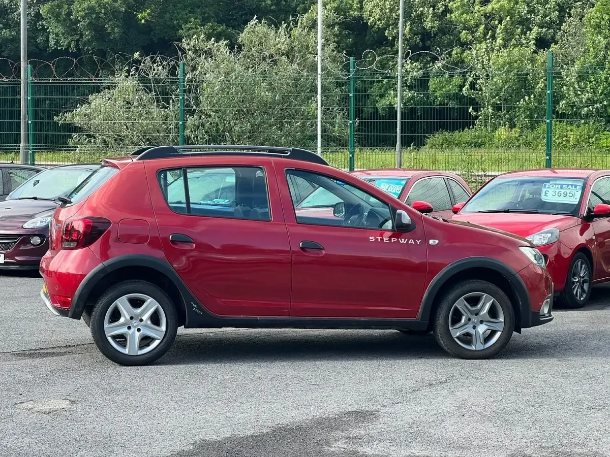 Used Dacia Sandero Lauréate 90 HP (66 kW) 2018 Red Hatchback