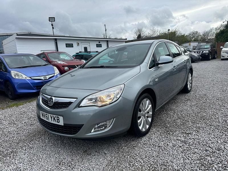 Używany Vauxhall Astra Elite 115 KM (84 kW) 2011 Srebrny Hatchback