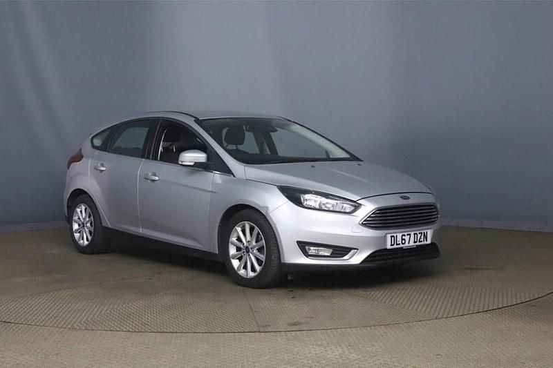 Used Ford Focus Titanium 125 HP (91 kW) 2018 Silver Hatchback