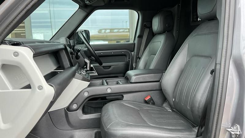 Używany Land Rover Defender HSE 300 KM (220 kW) 2021 Szary SUV