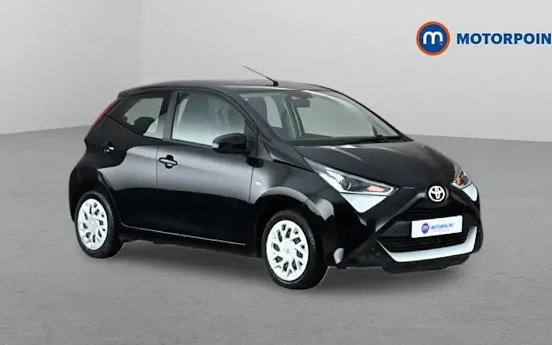 Used Toyota Aygo X-play 72 HP (52 kW) 2019 Hatchback