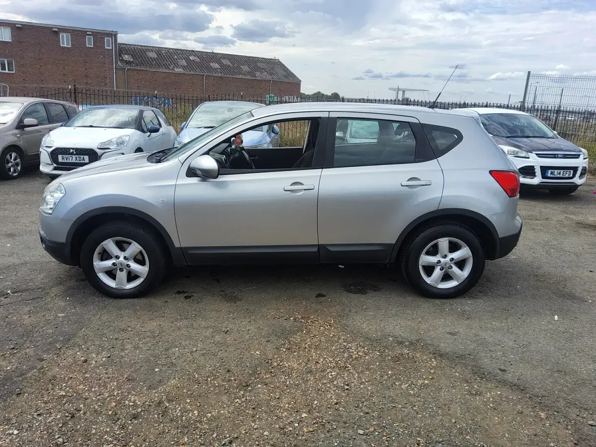 Used Nissan Qashqai Acenta 150 HP (110 kW) 2008 Silver SUV