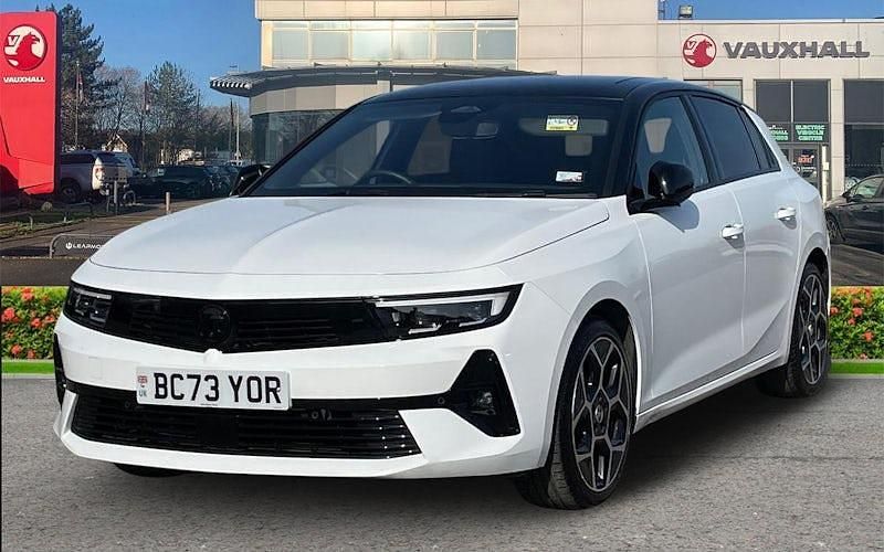 Used Vauxhall Astra Ultimate 131 HP (96 kW) 2024 White Hatchback