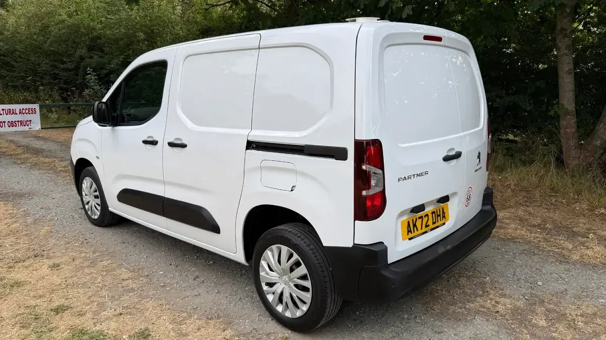 Used Peugeot Partner 131 HP (96 kW) 2022 White MPV