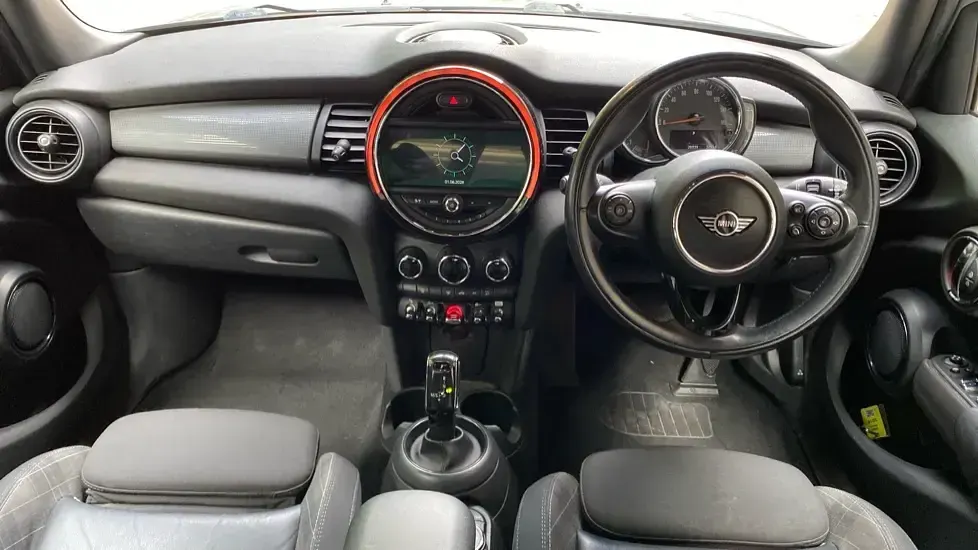 Used Mini Cooper Hatch 134 HP (98 kW) 2018 Silver Hatchback