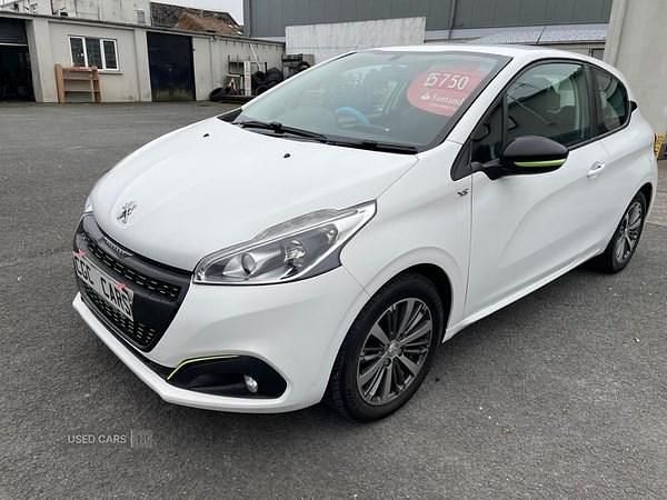 White Used 2016 Peugeot 208 Hatchback | £5,750 (Good price) - Image 1/4