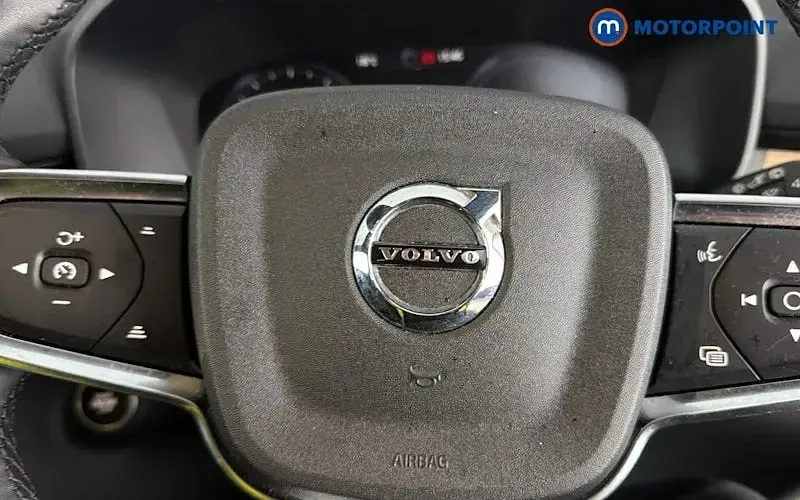 Used Volvo XC40 Plus 211 HP (155 kW) 2023 Silver SUV