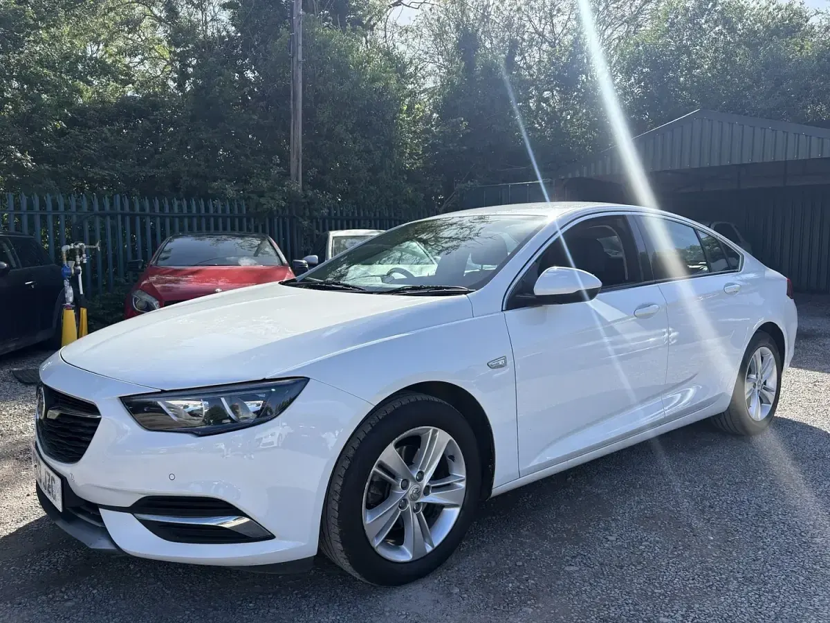 Used Vauxhall Insignia Sport 165 HP (121 kW) 2019 White Hatchback