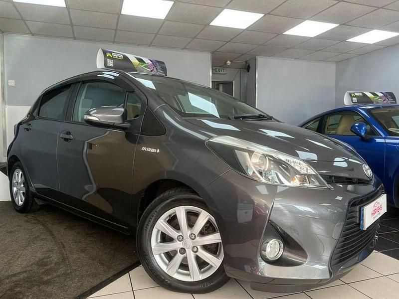 Used Toyota Yaris Hybrid Plus 101 HP (74 kW) 2014 Grey Hatchback