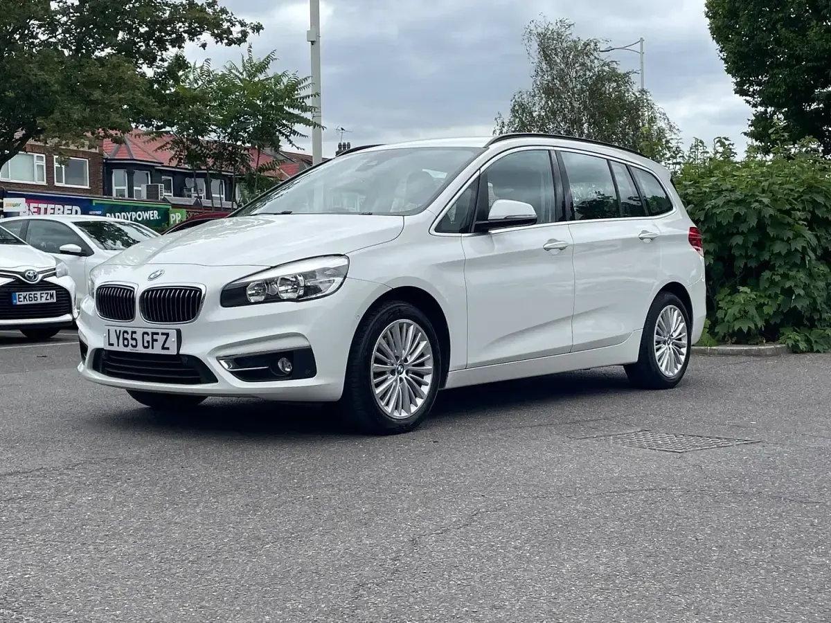 Used BMW 218 Luxury Line 2015 White Estate