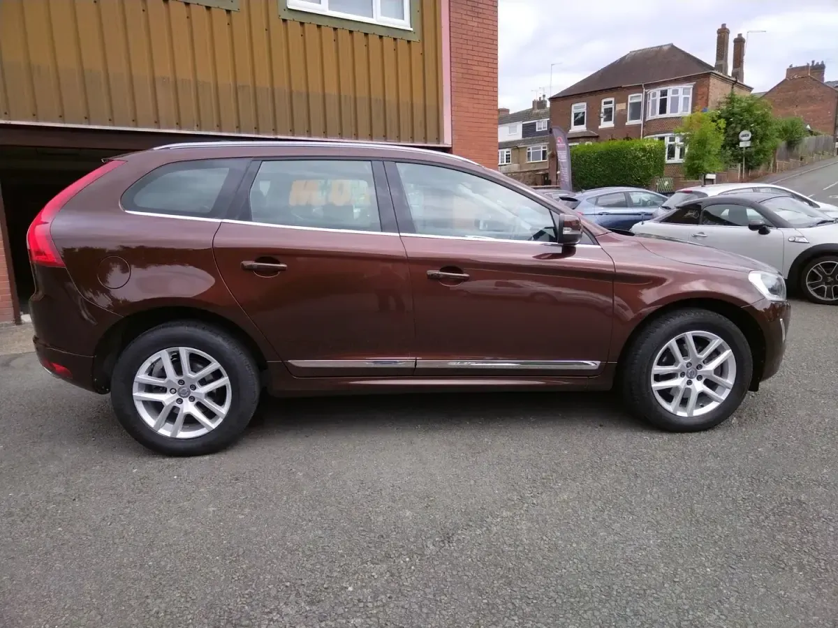Used Volvo XC60 SE Lux 190 HP (139 kW) 2016 Bronze SUV