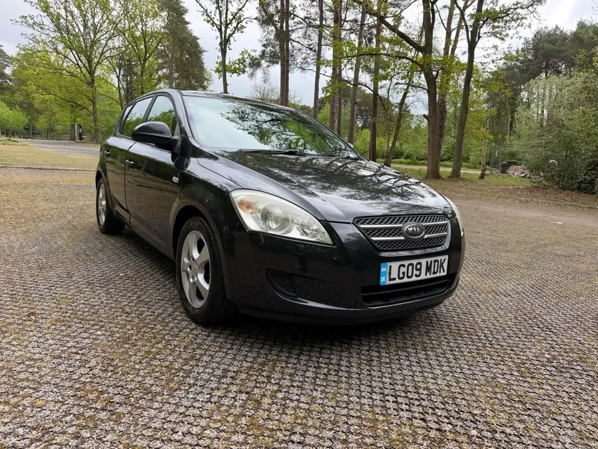 Używany Kia Ceed 2009 Czarny Hatchback