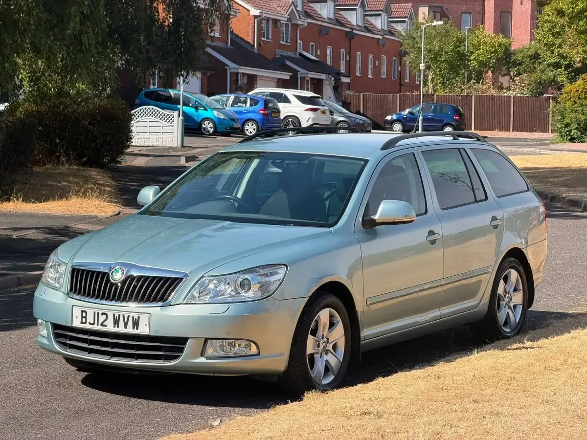 Used Skoda Octavia Elegance 122 HP (89 kW) 2012 Green Estate