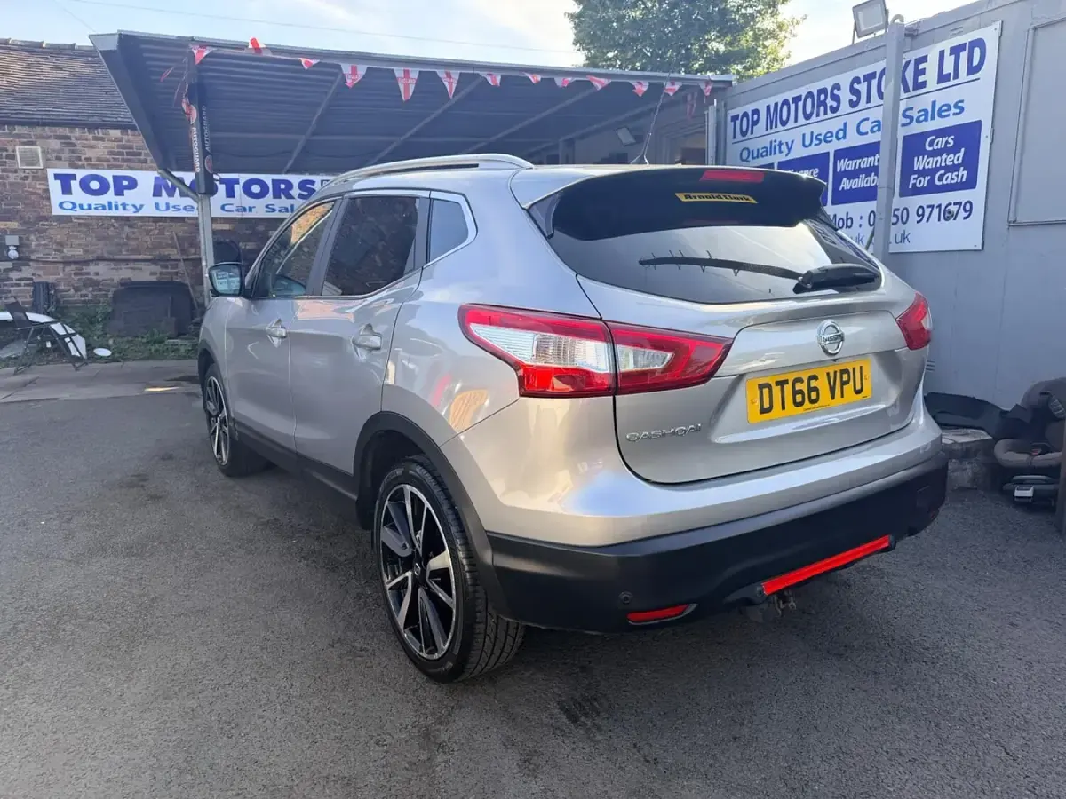 Used Nissan Qashqai Tekna 130 HP (95 kW) 2017 Silver SUV